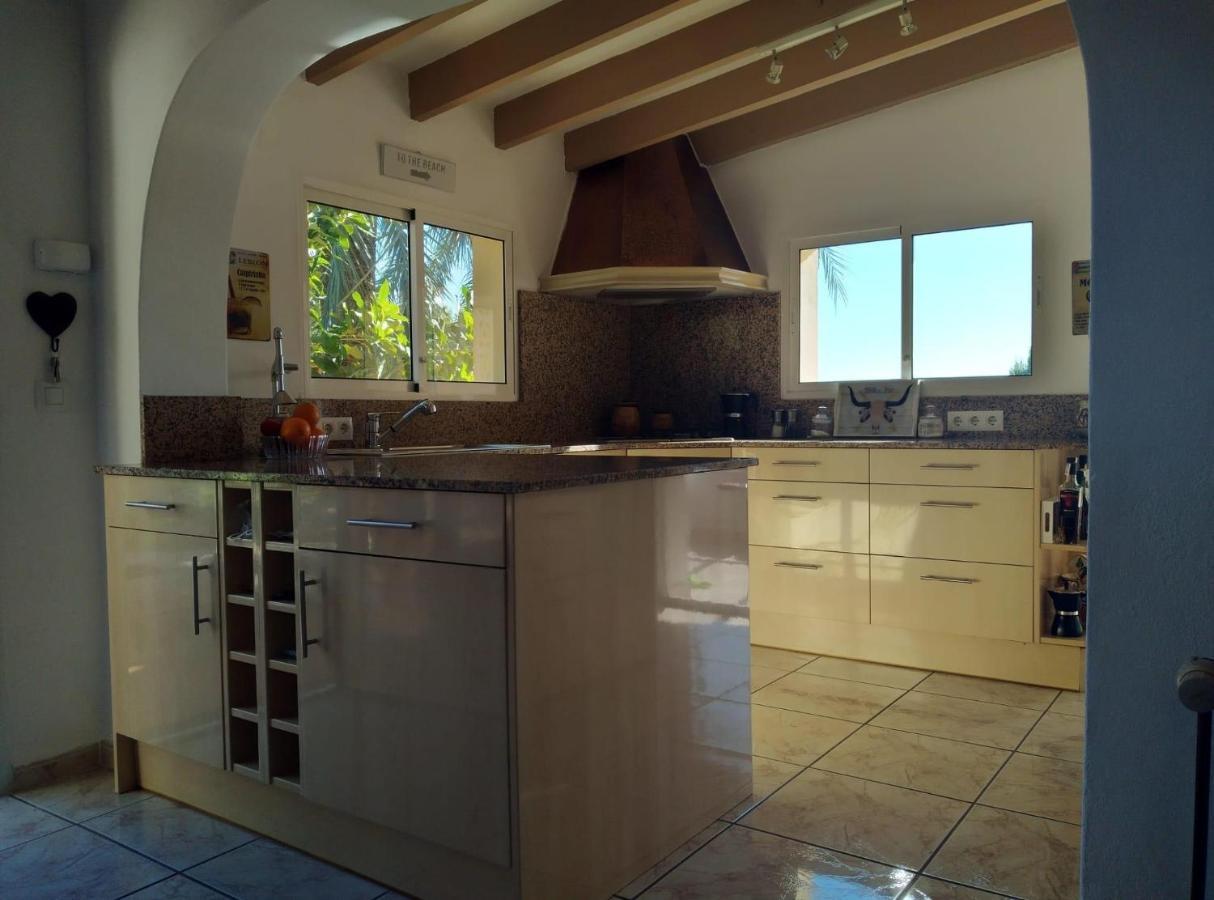 Marina Apartment Бениса Екстериор снимка