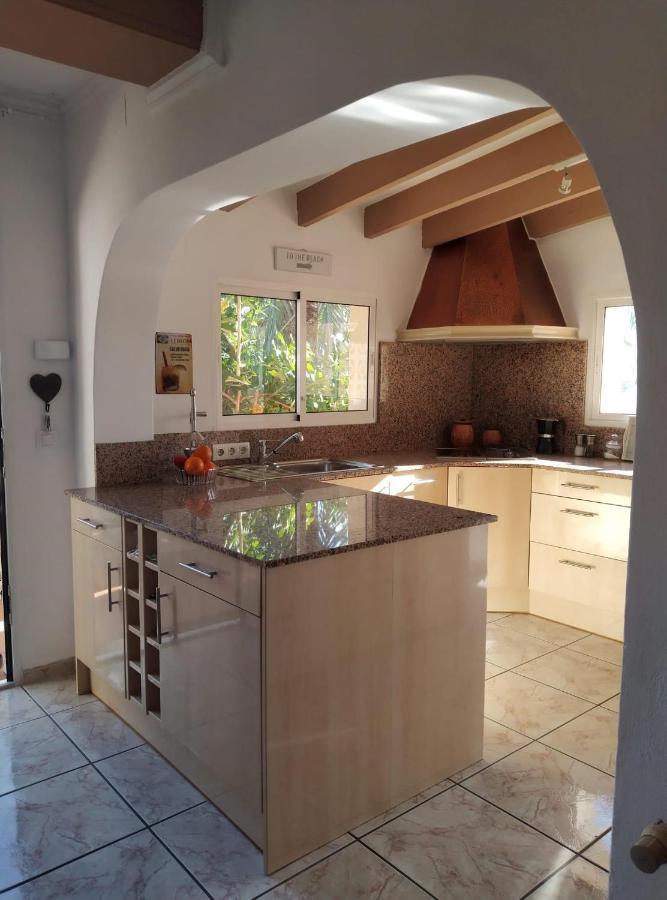 Marina Apartment Бениса Екстериор снимка
